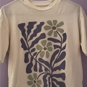 Floral Graphic Short Sleeve Tee in Cream and Purple